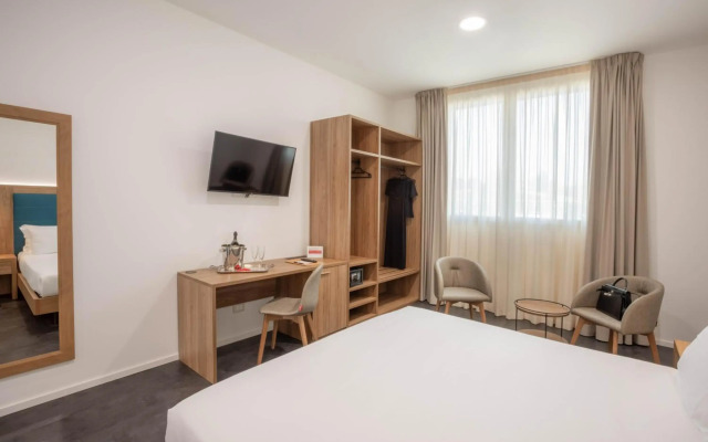 V Hotel