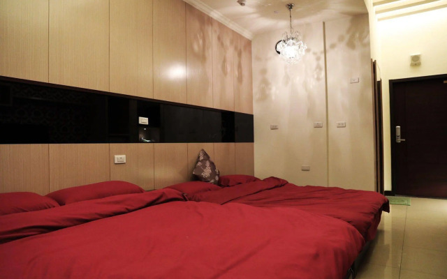 Q Square Apartment D