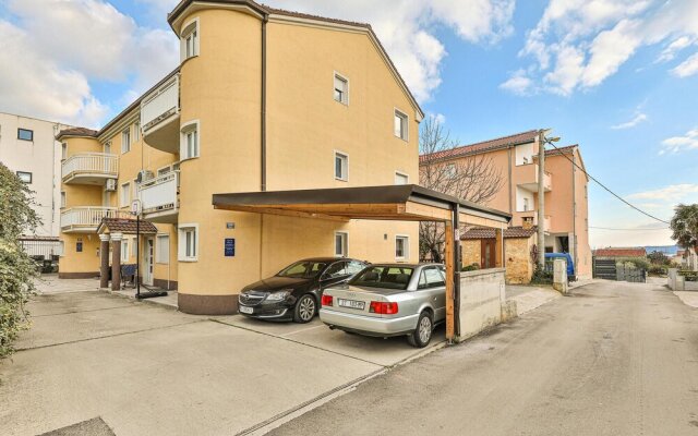 Amazing Apartment in Kastel Luksic With Wifi and 1 Bedrooms