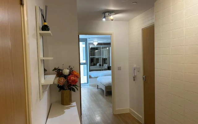 1-bed Apt, Sleeps 4, Central To Shops & Transport