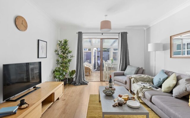 Chandlers Walk Modern Comfy Family Home in Exeter