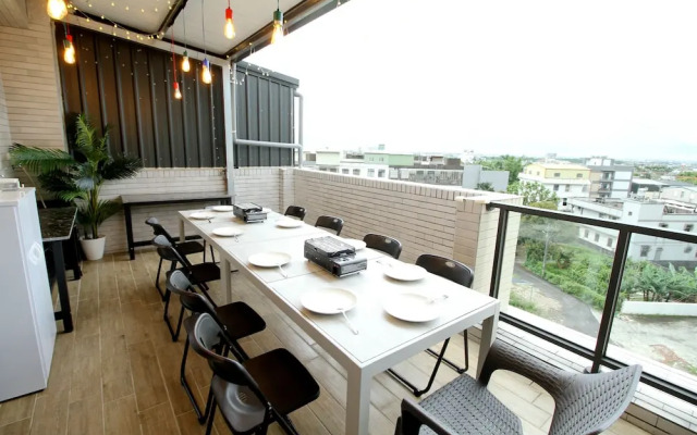 Mooon House