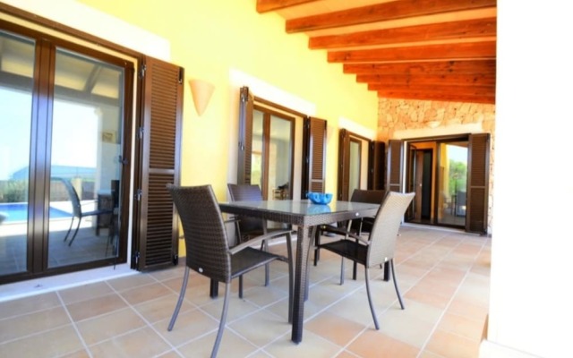 102947 -  Villa in Llucmajor