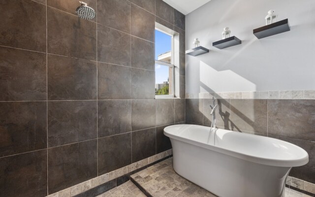Miramar Beach House - Four Bedroom Home