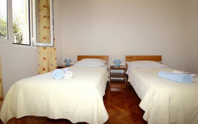 Apartments Dubreta