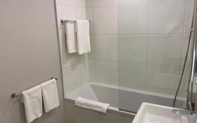 Axiom Park Hotel