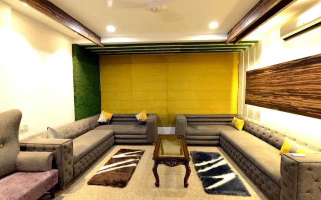 Hotel Yellow by OYO