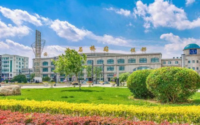 Aiju Hotel (Dashiqiao Railway Station South)