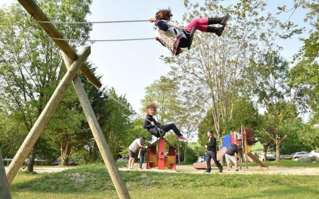 Camping Le Petit Lion - Gites