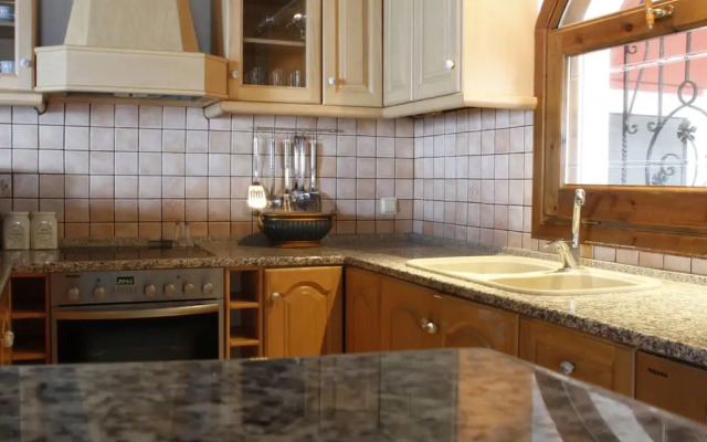 Villa in Corfu With Pool Near Gialos Beach