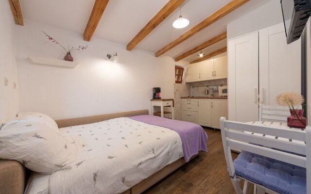 Villa Stone House Magarac