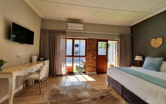 Two Fat Owls Guesthouse