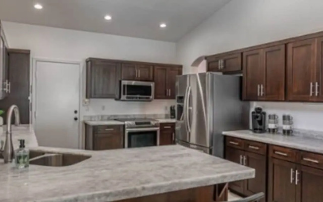 Luxury Scottsdale Home W/pool and Hot Tub!