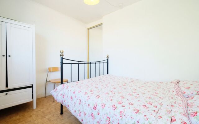 A Cosy two Bedroom Apartment, Sleeps 3