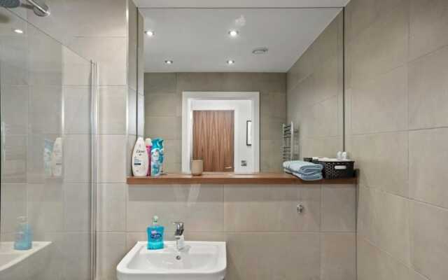 Spectacular Apartment Balcony View in City Centre