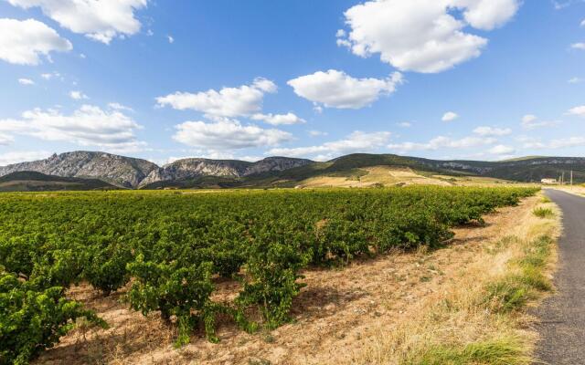 Alluring Holiday Home in Estagel with Private Pool