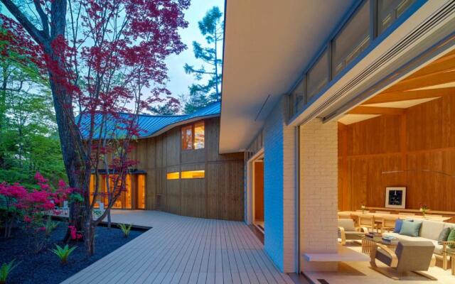 Shishi Iwa House