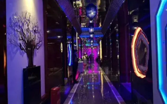 Guiping Golden Phoenix Hotel