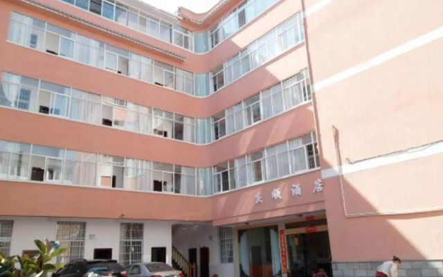 Qingshun Hotel