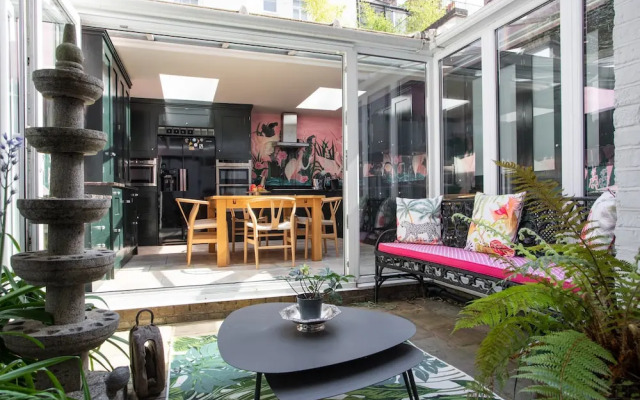Molyneux Street II by Onefinestay