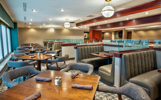 DoubleTree by Hilton Lansing
