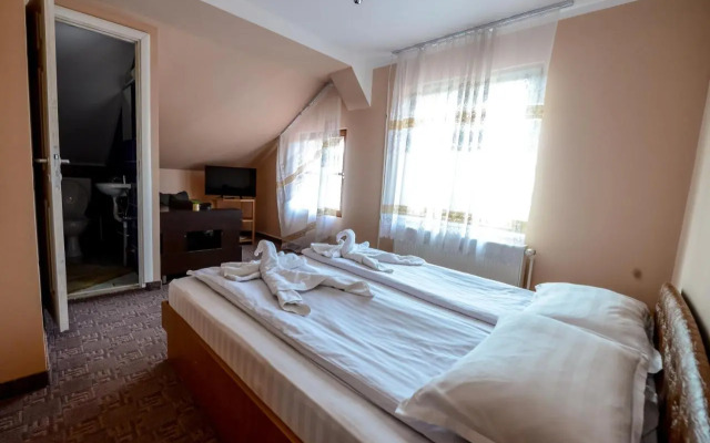 Hostel Roata Cu Noroc