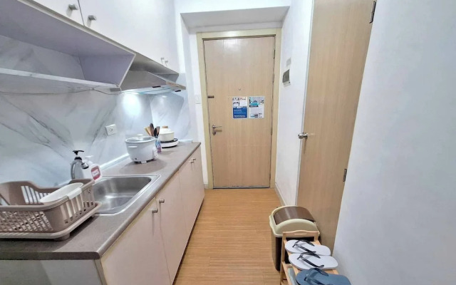 Homey 1BR With Balcony City View in Grace Res