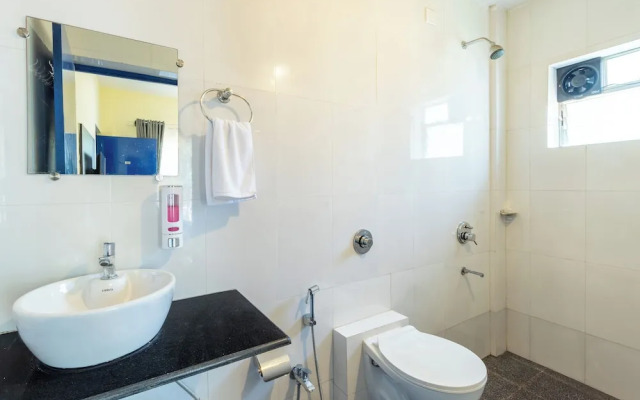 Blue Door Hotel Morjim