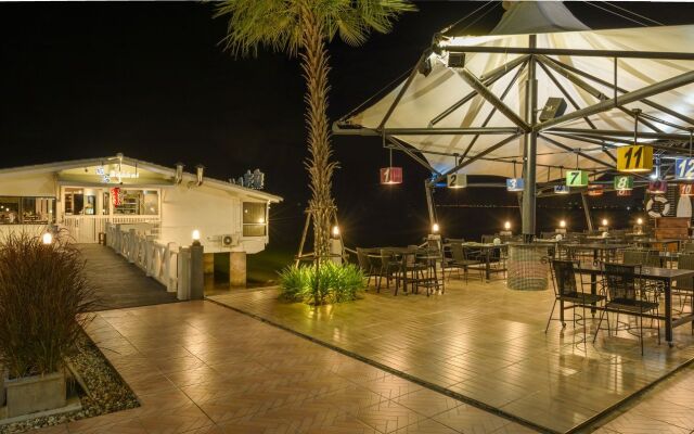 The Loft Seaside Sriracha