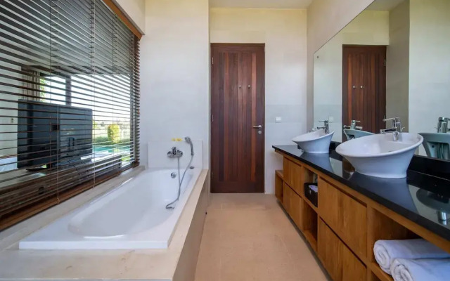 Peaceful Private Villa, 3 BR, Canggu With Staff