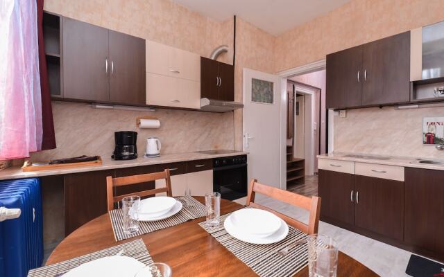 FM Deluxe 2-BDR Apartment - Rakovski street