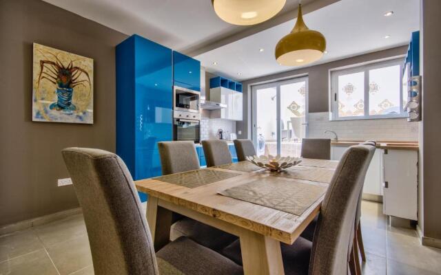Elegant 4-bedroom Sliema Town House with Jacuzzi