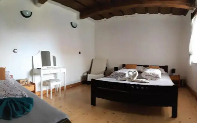 Chalupa pri vodopade