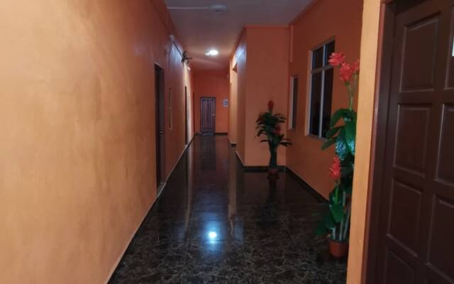 OYO 89951 Maa Hari Hotel