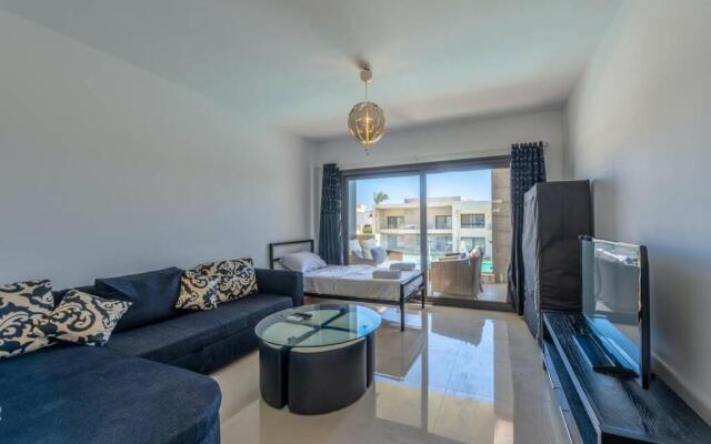 Cozy studio in GCribs with pool - Golden Apartments