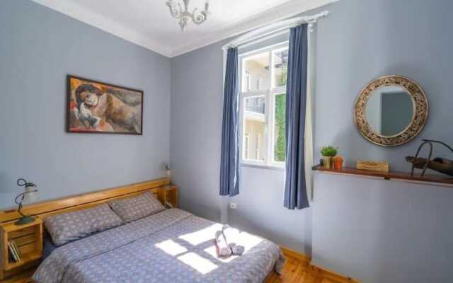 Apartment with Garden View