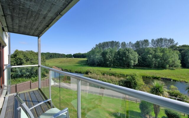 Modern two Bedroom Aberdeen Apartment With River Views