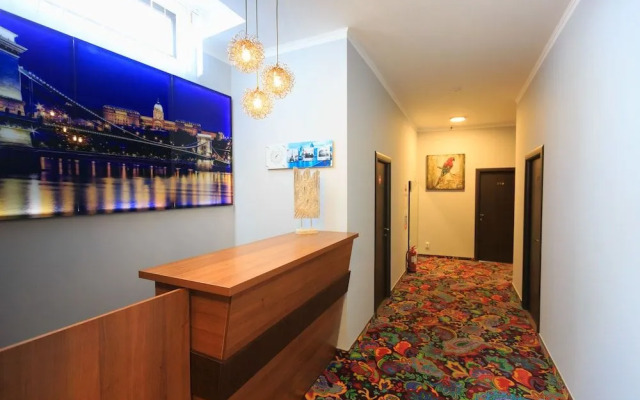 Corner Center Rental