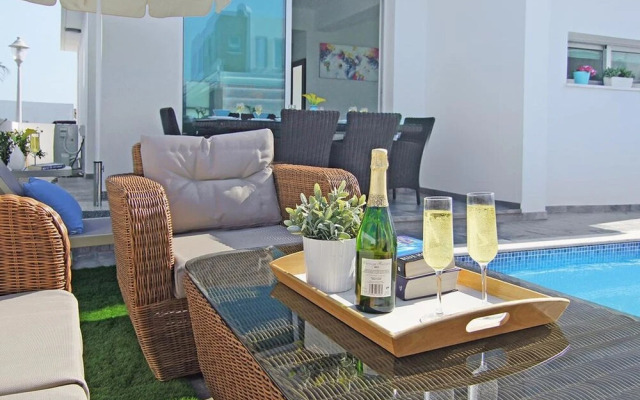 Caren Paralimni in Paralimni