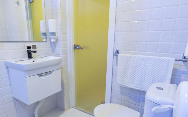 Alex Hotel on Rybatskaya