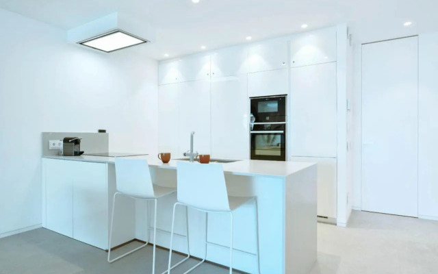 Infinity 0-3 LUXE PARTIAL SEA VIEW 2B