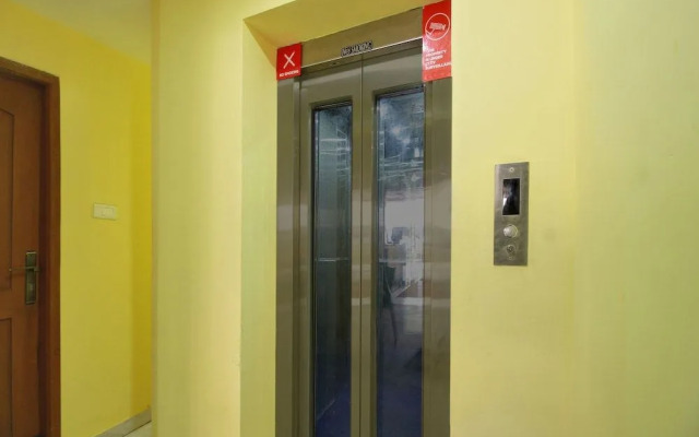 OYO 15427 Hotel Apple Grand