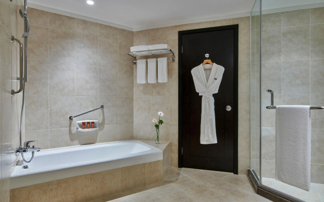 Crowne Plaza Zhuhai City Center by IHG