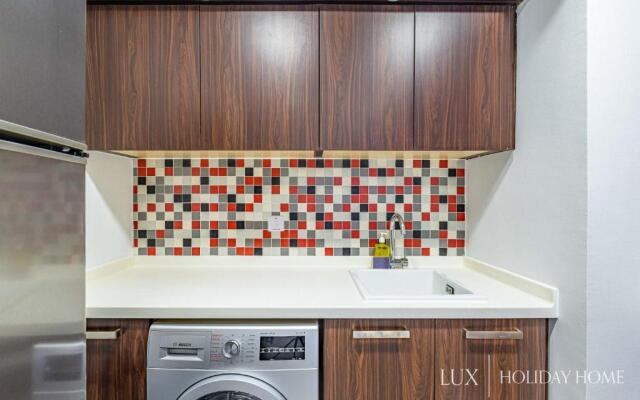 LUX - Opulent Island Suite Burj Khalifa View 1