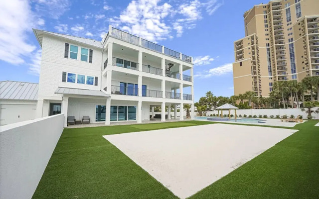 Bourbon Beach by Five Star Properties