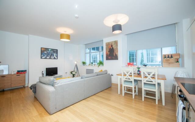 Stylish 93sqm 2 Bed Historical City Centre Flat