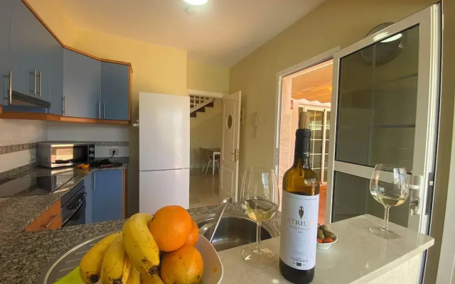 Spacious Apartment With Jacuzzi and Pool Access