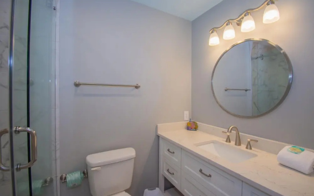 Two-story Condo With Private Deck, Wifi and Courtyard Pool Access