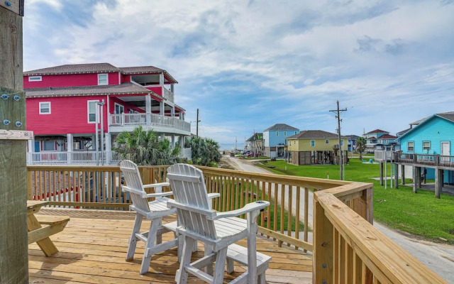 Ocean-view Crystal Beach House < Half-mi to Gulf!