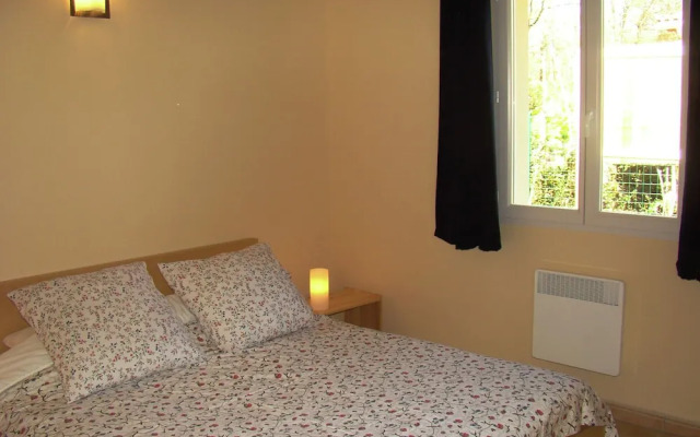 Cozy bungalow in the authentic French countryside